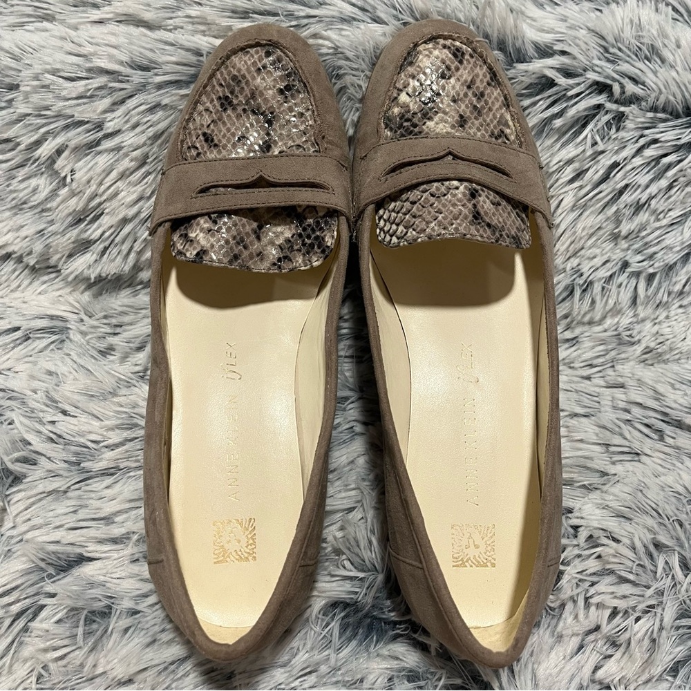 Anne Klein Vintage Women’s Gray/Snakeskin Loafers Size 8.5